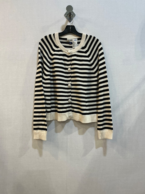 Vist Large View of Product Image Which is Used Universal Threads Lightweight Sweater XL-16