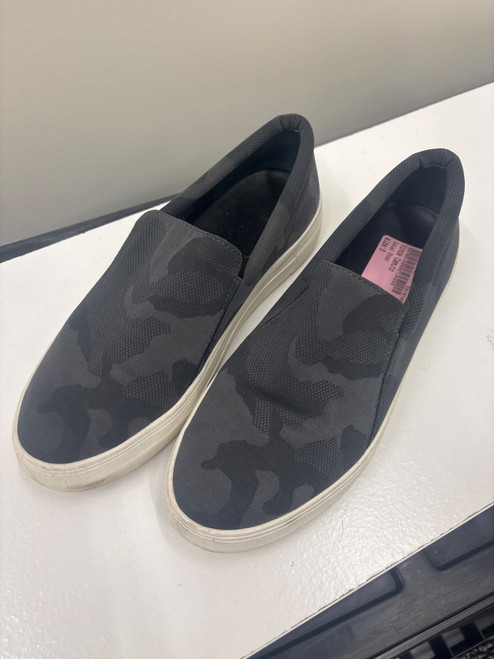 Vist Large View of Product Image Which is Used Vince Camuto Casual Shoes 8