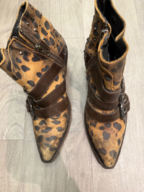 Vist Large View of Product Image Which is Used Unbranded Ankle Boots 7