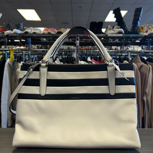 Vist Large View of Product Image Which is Used Coach Large Leather Handbag