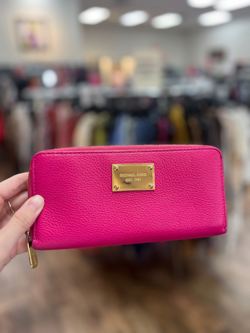 Vist Large View of Product Image Which is Used Michael Michael Kors Wallet