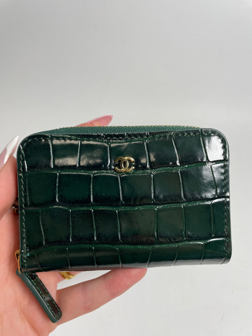 Vist Large View of Product Image Which is Used Chanel Zippy Wallet 