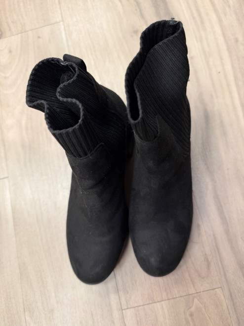 Vist Large View of Product Image Which is Used Unbranded Ankle Boots 9