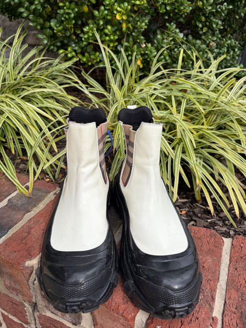 Vist Large View of Product Image Which is Used Burberry Ankle Boots 8