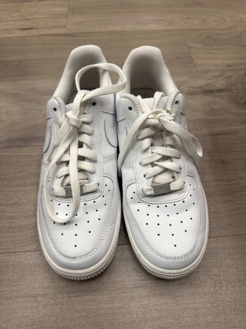 Vist Large View of Product Image Which is Used Nike Performance Shoes 8.5