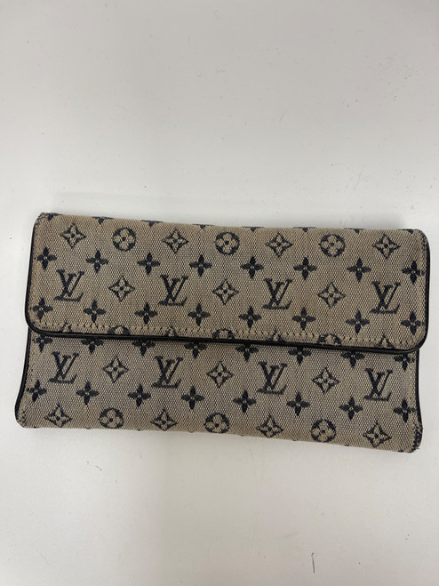 Vist Large View of Product Image Which is Used Louis Vuitton Leather Wallet