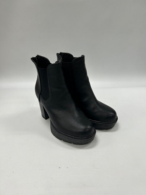 Vist Large View of Product Image Which is Used Unbranded Ankle Boots 6.5
