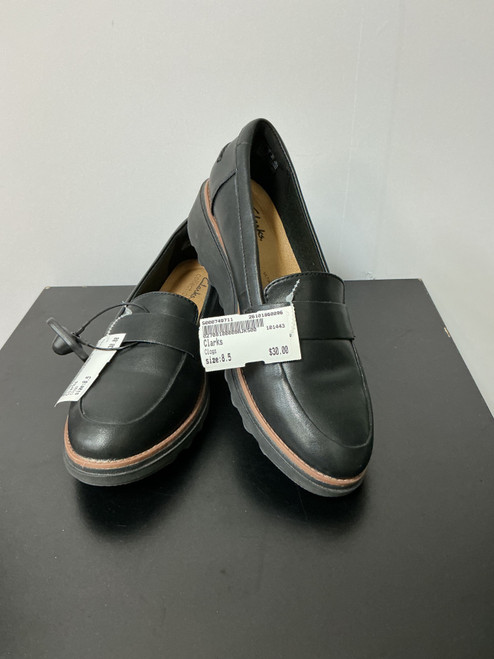 Vist Large View of Product Image Which is Used Clarks Clogs 8.5