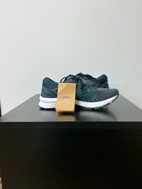Vist Large View of Product Image Which is Used Asics Performance Shoes 6.5