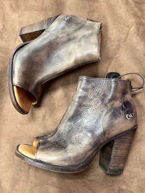 Vist Large View of Product Image Which is Used Bed Stu High Heels 7.5