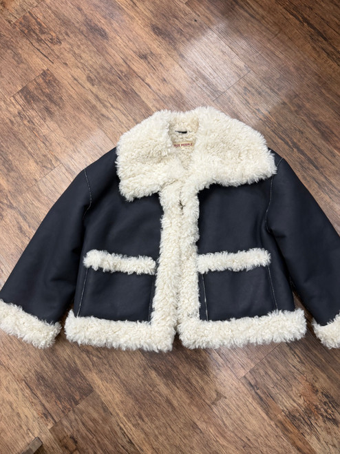 Vist Large View of Product Image Which is Used Free People Short HeavyCoat M-8/10