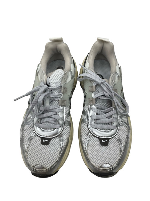 Vist Large View of Product Image Which is Used Nike Performance Shoes 8