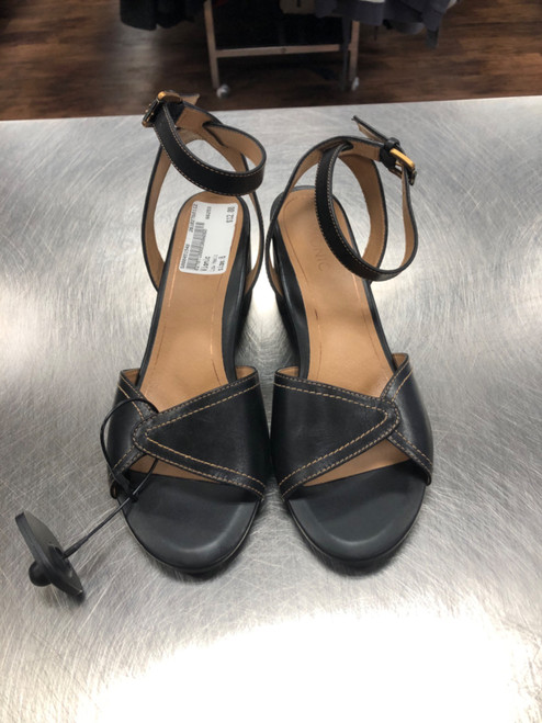 Vist Large View of Product Image Which is Used Vionic Low Heels 8