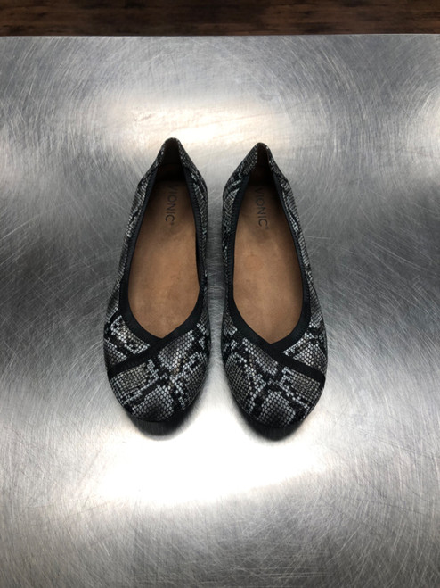 Vist Large View of Product Image Which is Used Vionic Flats 9.5