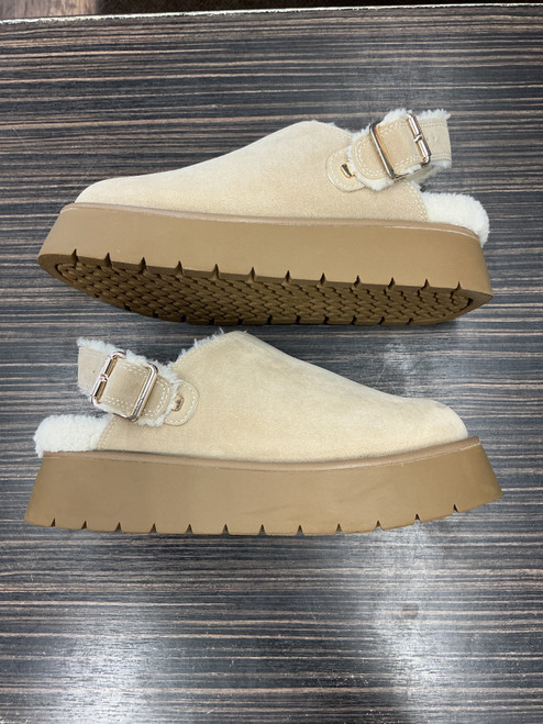 Vist Large View of Product Image Which is Used Wild Fable Clogs 8