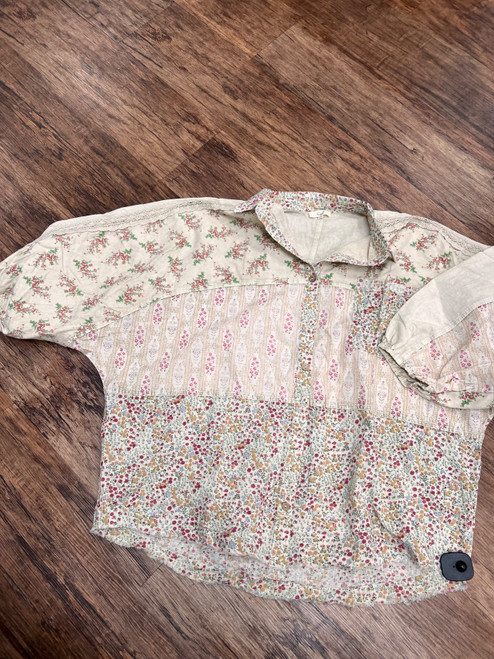 Vist Large View of Product Image Which is Used Easel Short Sleeve Top L-12/14