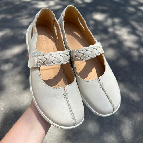 Vist Large View of Product Image Which is Used Unbranded SHOES 5.5