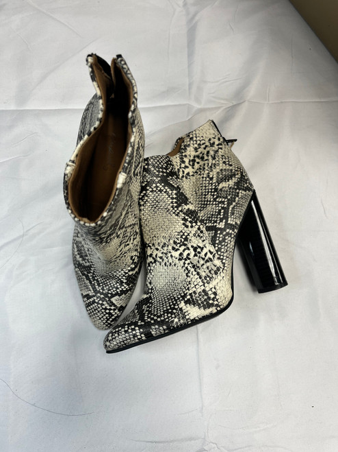 Vist Large View of Product Image Which is Used Qupid High Heels 7