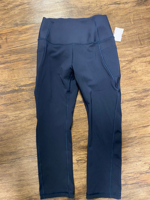 Vist Large View of Product Image Which is Used Gap Fit Active Capri 4-27