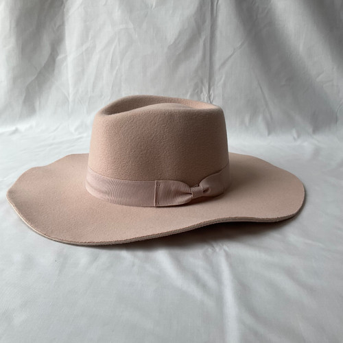 Used Unbranded Winter Hat M 8-10/28-30 60045-S000665027 Vist Large View of Product Image Which is Used Unbranded Winter Hat M 8-10/28-30