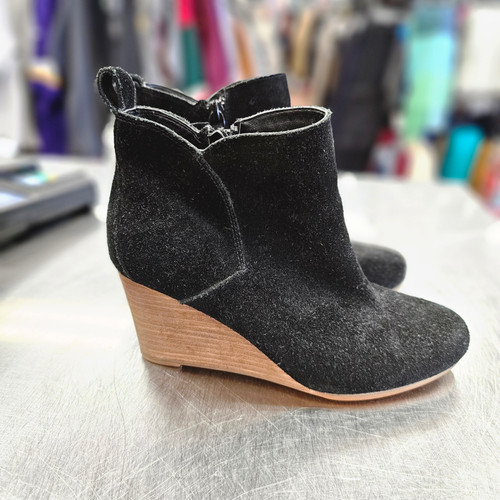 Vist Large View of Product Image Which is Used Violet Ruby Ankle Boots 6