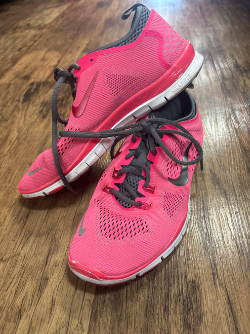 Vist Large View of Product Image Which is Used Nike Performance Shoes 9