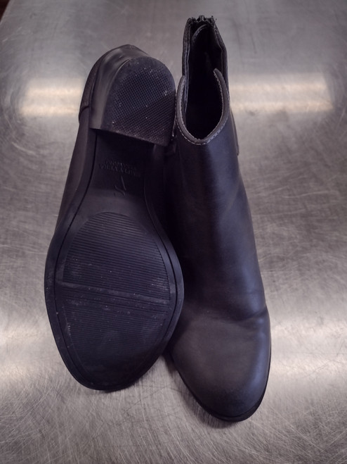 Vist Large View of Product Image Which is Used Simply Vera Wang Ankle Boots 6