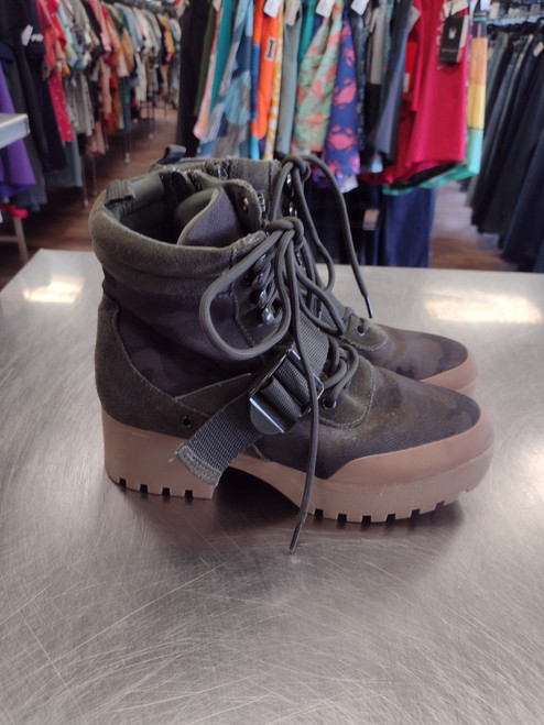 Vist Large View of Product Image Which is Used Steve Madden Ankle Boots 6 60112-S000391276