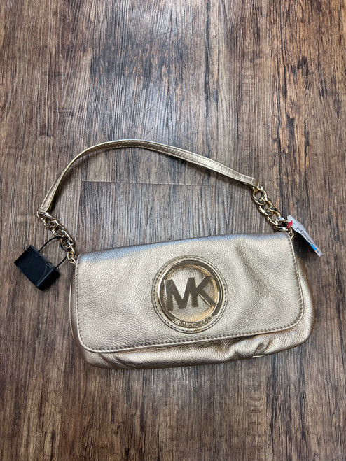 Vist Large View of Product Image Which is Used Micheal Kors Wristlet