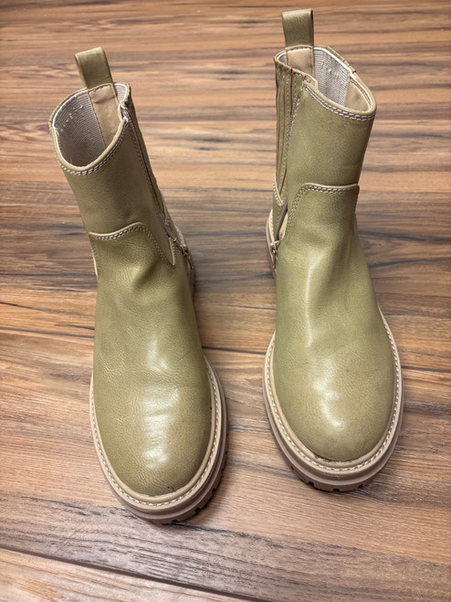 Vist Large View of Product Image Which is Used Time And Tru Ankle Boots 8