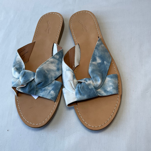 Vist Large View of Product Image Which is Used Universal Threads Sandals 11 60045-S000520163