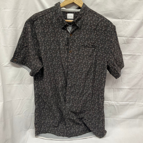 Vist Large View of Product Image Which is Used Unbranded Mens Short Sleeve Top XL/17-17.5