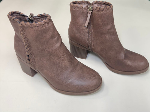 Vist Large View of Product Image Which is Used Unbranded Ankle Boots 7.5