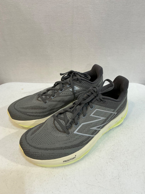 Vist Large View of Product Image Which is Used Unbranded Mens Athletic Shoes 12.5