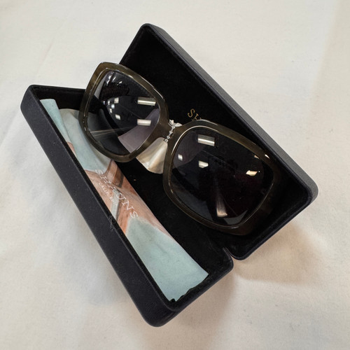 Vist Large View of Product Image Which is Used Unbranded Sunglasses