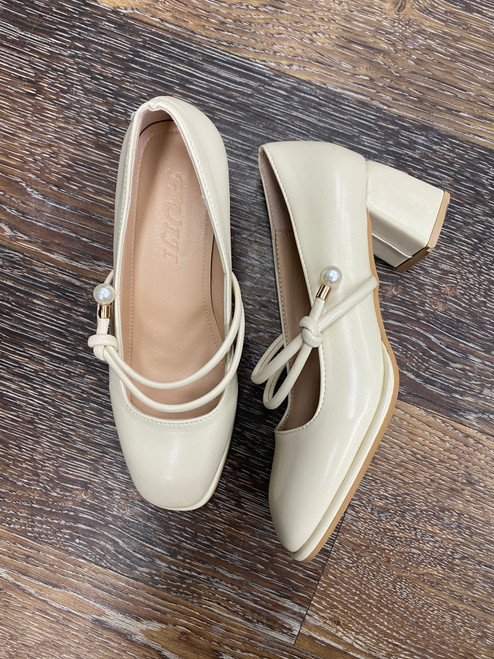 Vist Large View of Product Image Which is Used Unbranded Low Heels 6.5