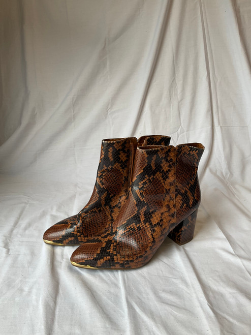 Used Franco Sarto Ankle Boots 8 60045-S000710790 Vist Large View of Product Image Which is Used Franco Sarto Ankle Boots 8