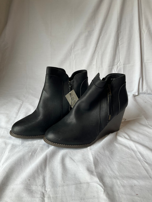 Used Maurices Ankle Boots 8.5 60045-S000713281 Vist Large View of Product Image Which is Used Maurices Ankle Boots 8.5