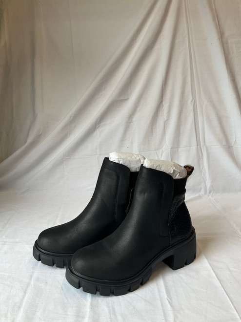 Vist Large View of Product Image Which is Used Unbranded Ankle Boots 6