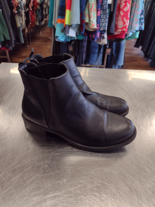 Vist Large View of Product Image Which is Used Unbranded Ankle Boots 8.5 60112-S000407511