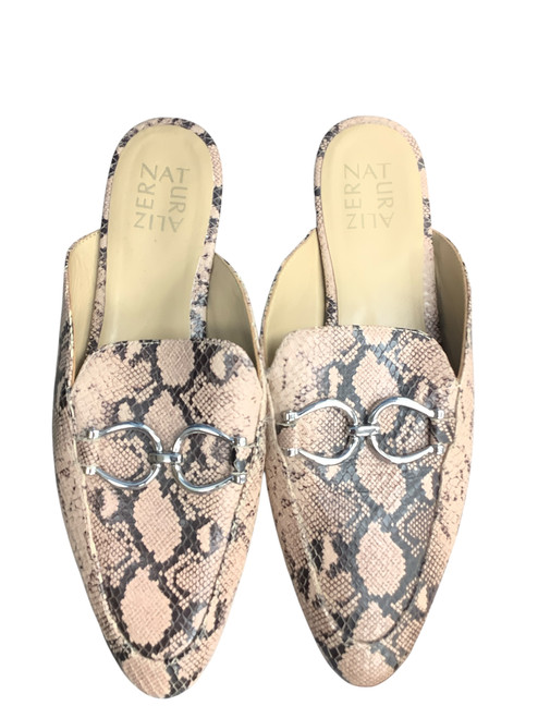 Vist Large View of Product Image Which is Used Naturalizer Flats 8