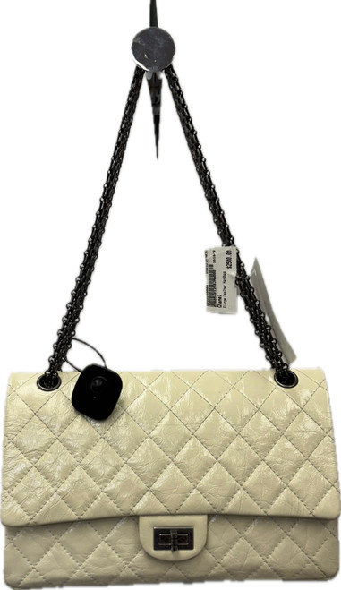 Vist Large View of Product Image Which is Used Chanel Xlarge Leather Handbag 60030-S000830988