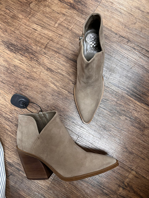 Used Vince Camuto Ankle Boots 9 60043-S000841336 Vist Large View of Product Image Which is Used Vince Camuto Ankle Boots 9