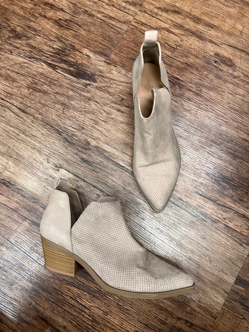 Vist Large View of Product Image Which is Used Universal Threads Ankle Boots 8.5