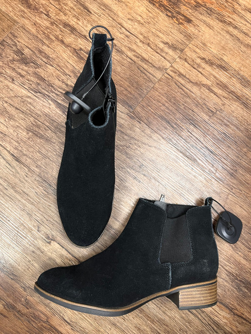 Vist Large View of Product Image Which is Used White Mountain Ankle Boots 7.5