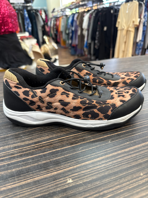 Vist Large View of Product Image Which is Used Vionic Casual Shoes 7.5