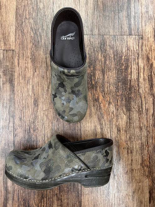 Used Dansko Clogs 7 60043-S000847295