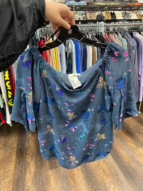Vist Large View of Product Image Which is Used Babaton Short Sleeve Top M-8/10 60119-S000087162