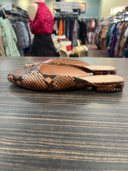 Vist Large View of Product Image Which is Used J. Crew Flats 8