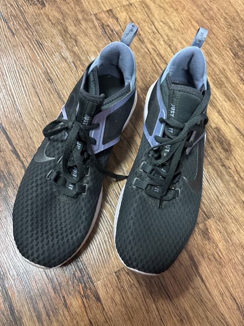 Vist Large View of Product Image Which is Used Nike Performance Shoes 10